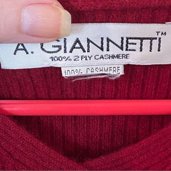 A. Giannetti Red 100% Cashmere V Neck Sweater Size L/XL - Picture 10 of 10
